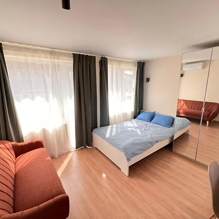 Sunny Nest Apartment *